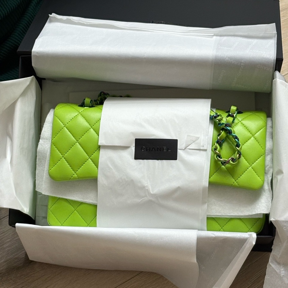 Chanel SS21 NWT Classic Flap Iridescent Caviar Medium Green